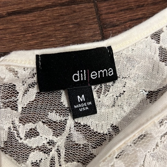 Pretty cream lace top - Picture 2 of 3